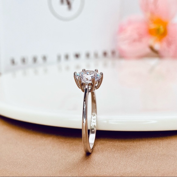 Stunning 925 Sterling Silver Classic Solitaire Engagement Ring - Picture 6 of 12